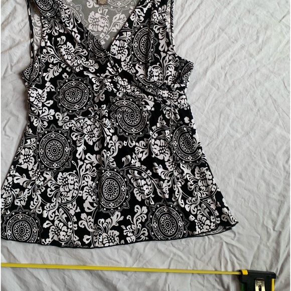 SUZIE COUTURE black & white sleeveless surplice top, large - Picture 3 of 7